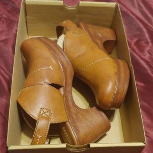 Women's Tan Leather Shoes